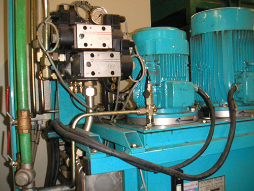Sefydro, négociant en composants hydrauliques, est votre distributeur officiel pour la gamme des pompes RKP Moog.